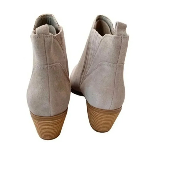 Marc Fisher Suede Leather Teona Light Grey Ankle Cowboy Boot Size 7.5 NWT - Picture 9 of 15